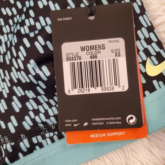 Nike Sports Bra Pro Fierce Lux Dot Sports Bra - Picture 4 of 6